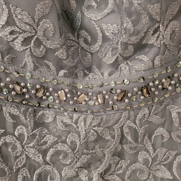 Silver & Grey Formal Evening Dress - Picture 4 of 4